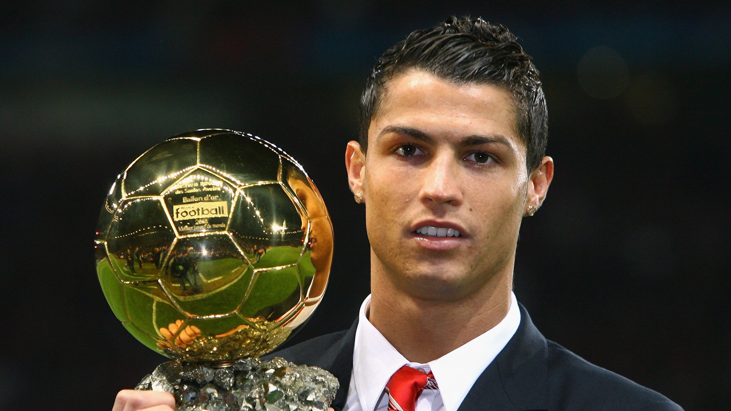 汉堡队客场失利,降级形势岌岌可危,汉堡 队